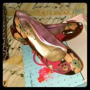 Extra cute slight wedge shoes